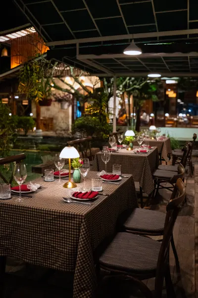 Garden dining under the trees